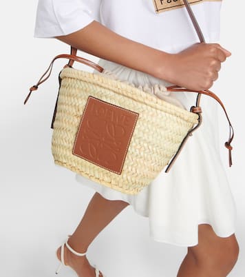 Paula's Ibiza Anagram woven shoulder bag | Loewe