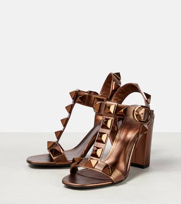 Sandalen Roman Stud 90 aus Metallic-Leder | Valentino Garavani