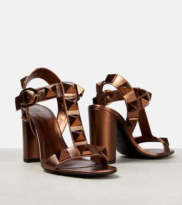 Sandalen Roman Stud 90 aus Metallic-Leder | Valentino Garavani