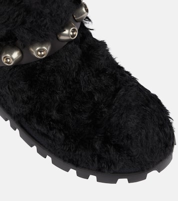 Stivali in shearling sintetico con borchie | Miu Miu
