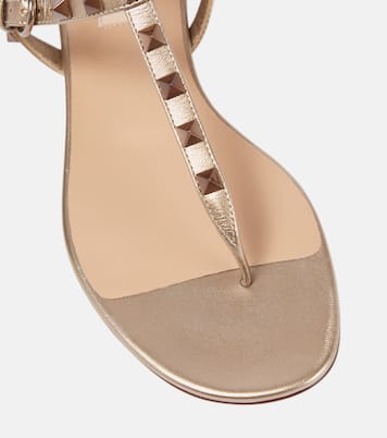 Sandalen Rockstud aus Metallic-Leder | Valentino Garavani