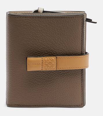 Compact leather wallet | Loewe