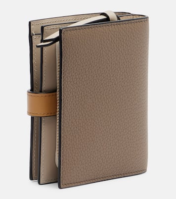 Compact leather wallet | Loewe