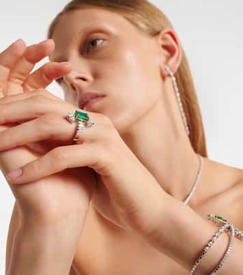 Anello Reign Supreme in oro bianco 18kt con diamanti e smeraldo  | Yeprem