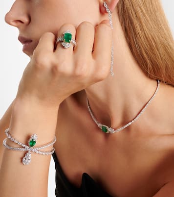 Anello Reign Supreme in oro bianco 18kt con diamanti e smeraldo  | Yeprem