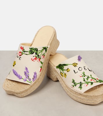 Paula's Ibiza Petal 80 platform mules | Loewe