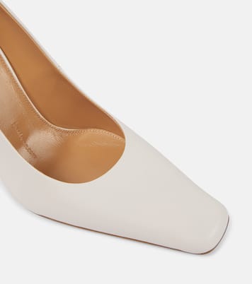Salones de piel con logo | JW Anderson