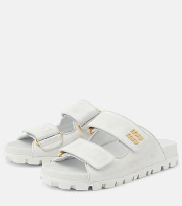Sandali distressed in pelle con logo | Miu Miu
