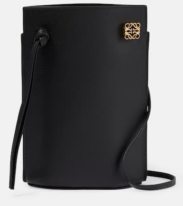 Etui mit Riemen Dice Pocket aus Leder | Loewe