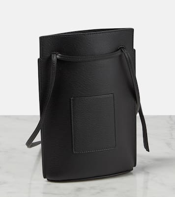 Etui mit Riemen Dice Pocket aus Leder | Loewe