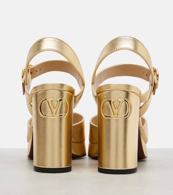 Plateausandalen VLogo aus Metallic-Leder | Valentino Garavani