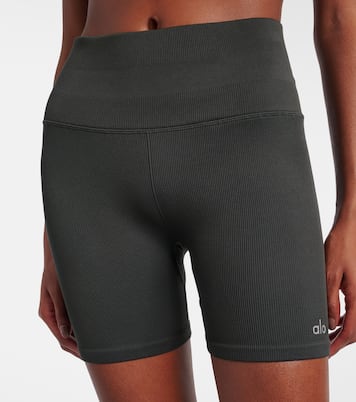 Seamless Ribbed Favorite biker shorts | Alo Yoga