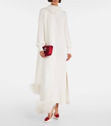حذاء من الساتان مع تزيين بالورود Epine Rose 100 | Roger Vivier