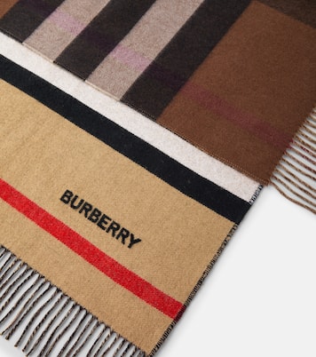Icon Stripe cashmere and wool blanket | Burberry