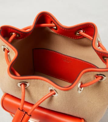 Locò Small raffia-effect bucket bag | Valentino Garavani