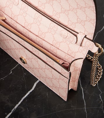 Cartera con cadena GG Emblem con piel | Gucci