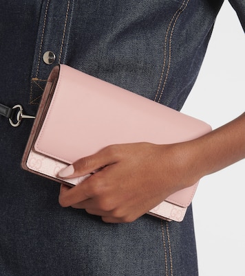 Cartera con cadena GG Emblem con piel | Gucci