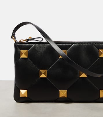 Pochette Roman Stud en cuir matelassé | Valentino Garavani