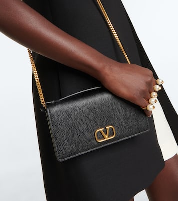 Portemonnaie mit Kettenriemen VLogo Signature aus Leder | Valentino Garavani