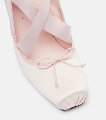 Pumps Cassia aus Satin | Christian Louboutin