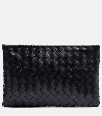 Intrecciato Medium leather pouch | Bottega Veneta