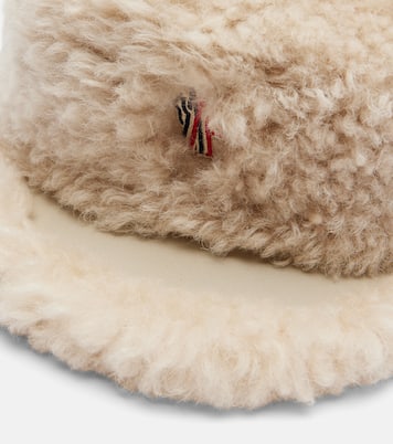 Logo shearling hat | Moncler