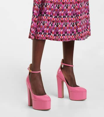 Plateau-Pumps Tan-Go 155 aus Lackleder | Valentino Garavani