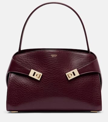 Hug Medium leather shoulder bag | Ferragamo