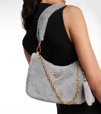 Schultertasche Re-Edition 2005 aus Shearling | Prada