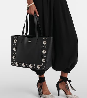 Cabas Nellcôte Medium en cuir à clous | Valentino Garavani