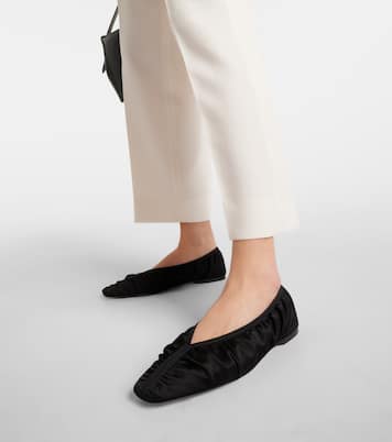 Ballerine The Gathered Flat in raso | Toteme