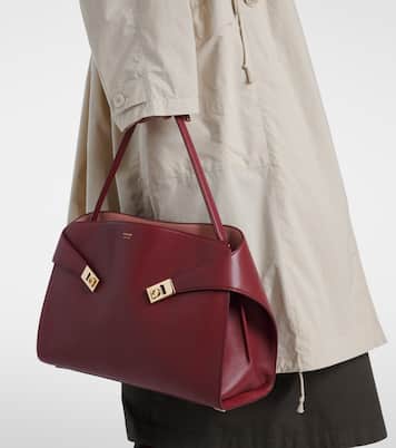 Hug Large leather shoulder bag | Ferragamo