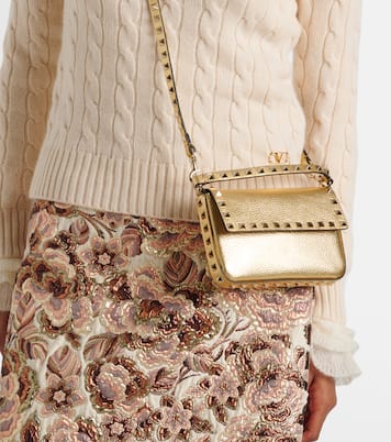 Schultertasche Rockstud Mini aus Metallic-Leder | Valentino Garavani
