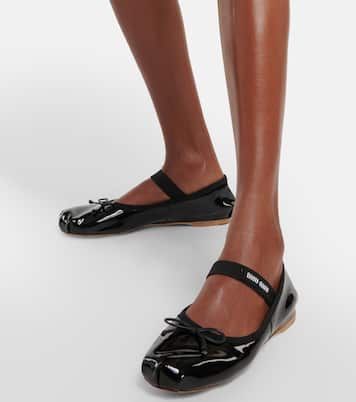 Ballerine in vernice con logo | Miu Miu