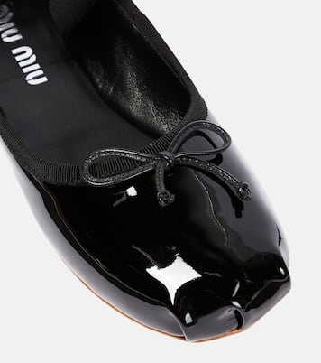 Ballerine in vernice con logo | Miu Miu