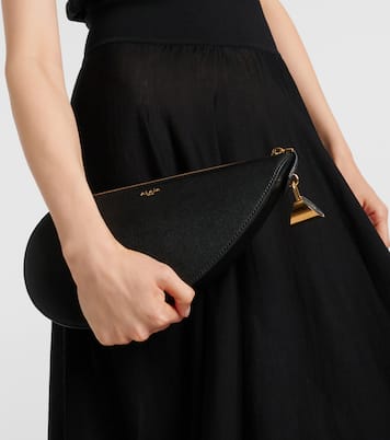 Clutch Le Demi Cœur aus Leder | Alaïa
