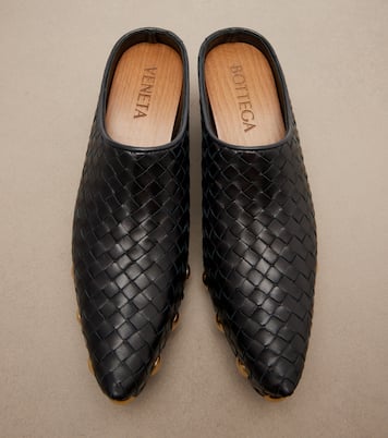 Mules Gondola en cuir Intrecciato à clous | Bottega Veneta