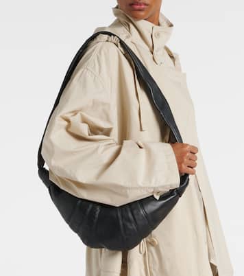Schultertasche Croissant Small aus Leder | Lemaire