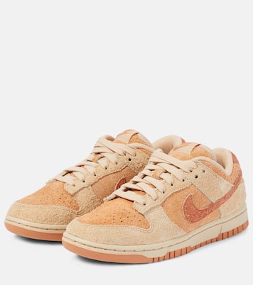 Sneakers Dunk Low in suede | Nike