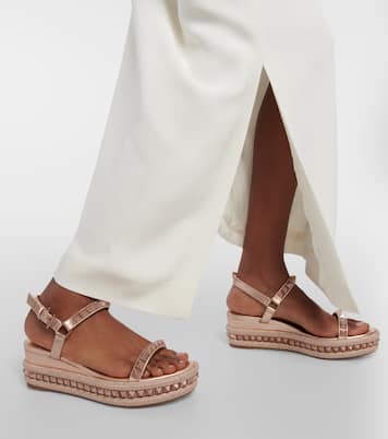 Verzierte Plateausandalen Pyraclou aus Metallic-Leder | Christian Louboutin