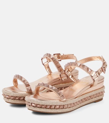 Verzierte Plateausandalen Pyraclou aus Metallic-Leder | Christian Louboutin