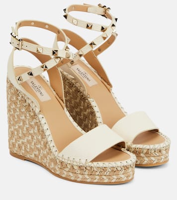 Sandalias Rockstud de piel con cuña | Valentino Garavani