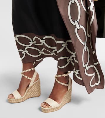 Sandalias Rockstud de piel con cuña | Valentino Garavani
