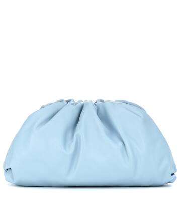 Pouch leather clutch | Bottega Veneta