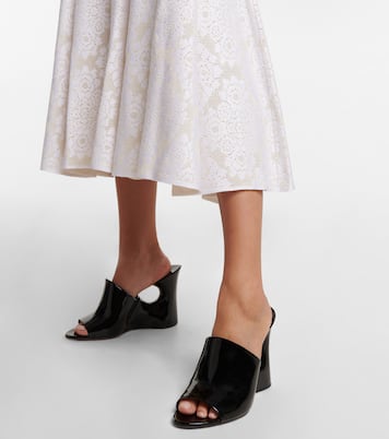 Mules Sculpture en cuir verni | Alaïa