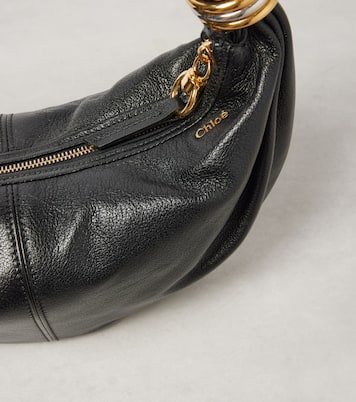Schultertasche Banana Small aus Leder | Chloé