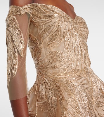 Robe longue brodée en tulle à encolure bardot  | Monique Lhuillier
