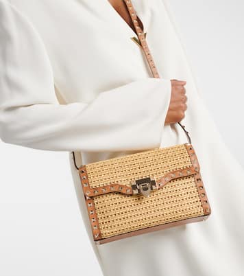 Rockstud Small raffia shoulder bag | Valentino Garavani