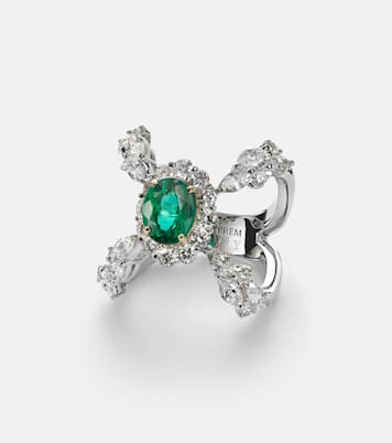 Anello Reign Supreme in oro bianco 18kt con diamanti e smeraldi | Yeprem