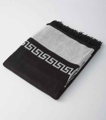 Greca Key and Medusa blanket | Versace Home